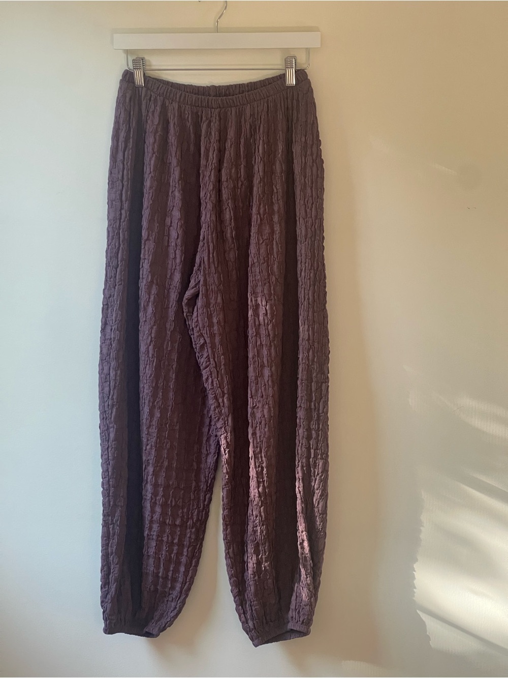 Zara Women’s Textured Joggers in Mauve